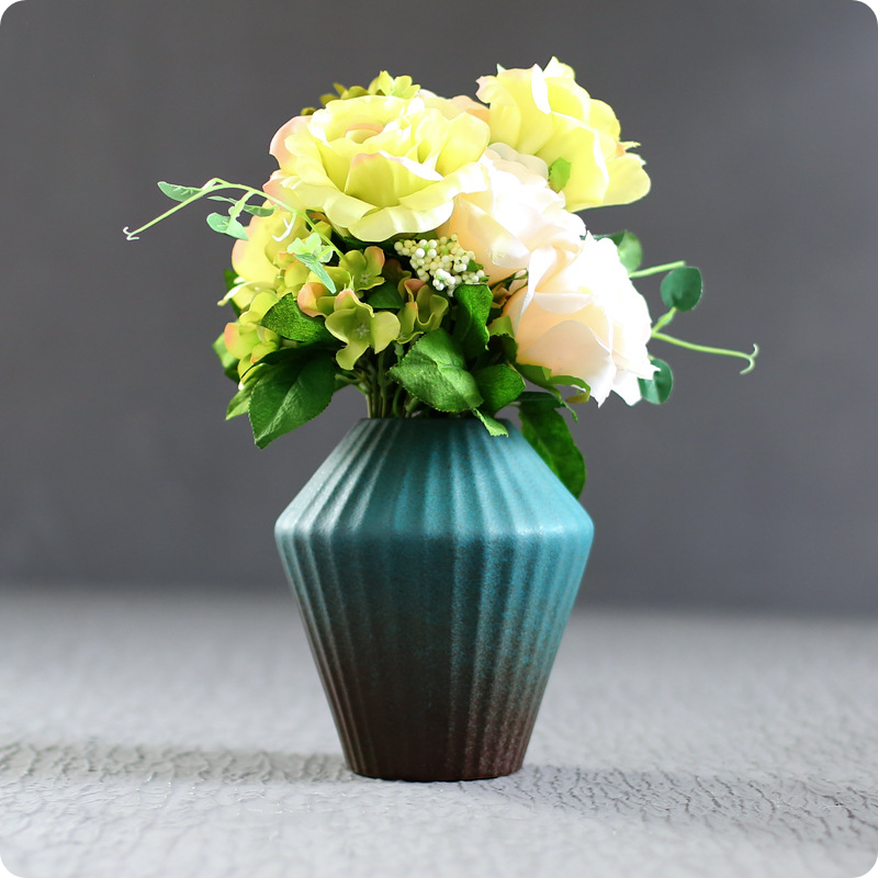 אגרטלי קרמיקה יוקרתיים ומיוחדים ב-8 עיצובים