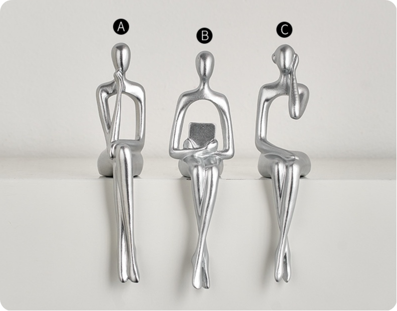 פסל האישה החושבת TRIO