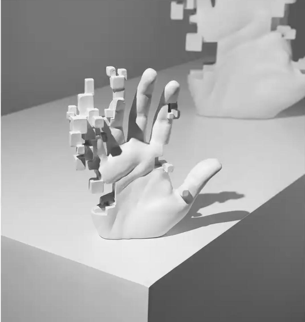 Ologram hand &#8211; פסל יד דמוי אלוגרמה