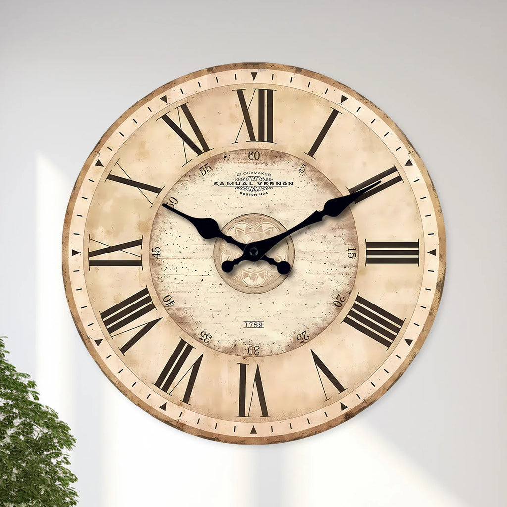 שעון עץ בעיצוב ספרות רומיות