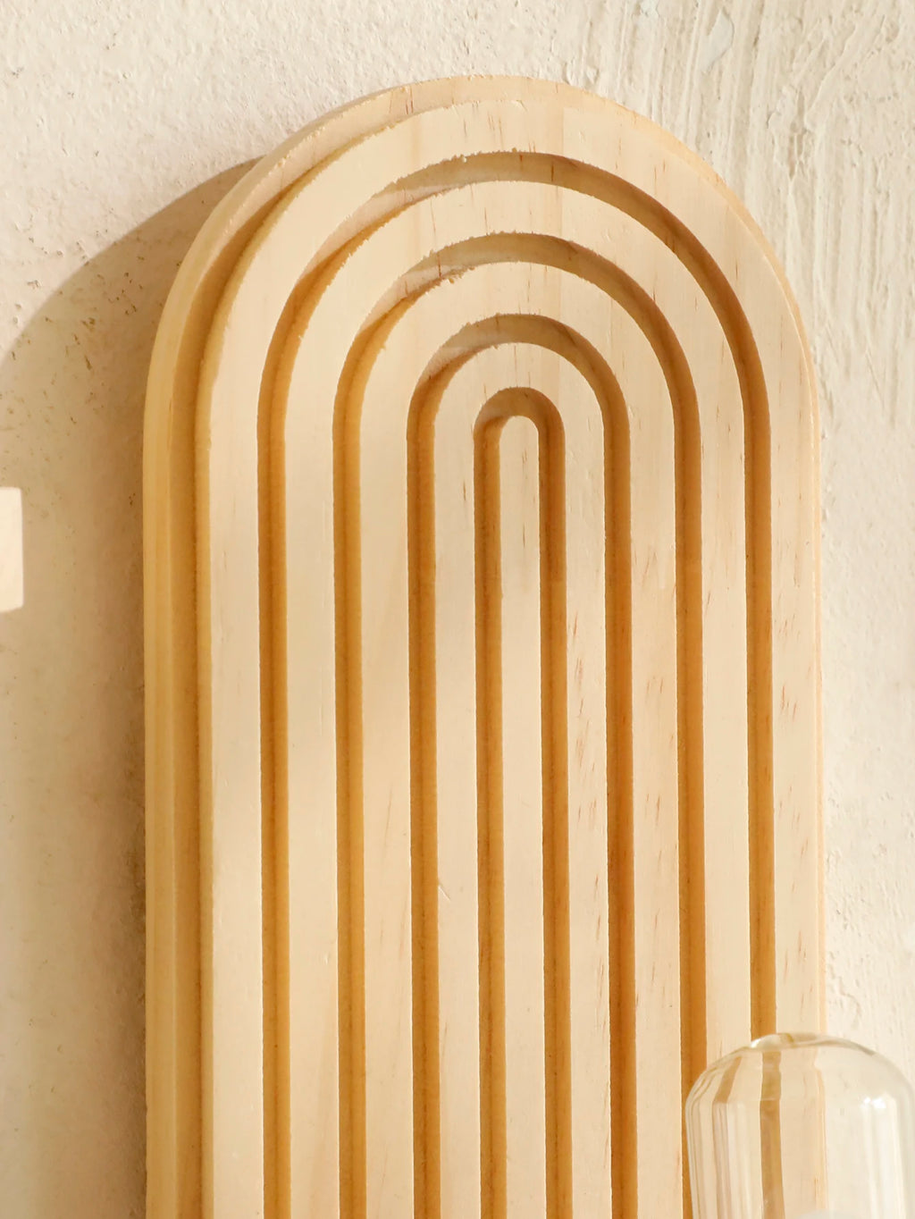 מדפי עץ מעוצבים