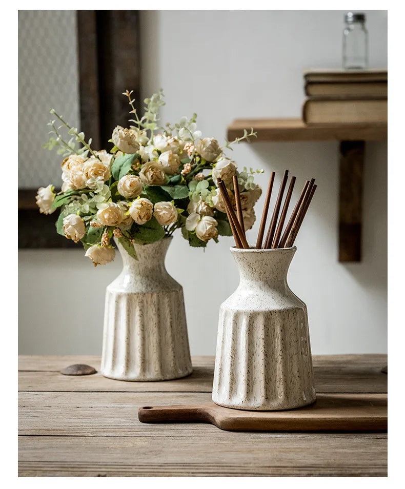 אגרטלי קרמיקה בסגנון רטרו