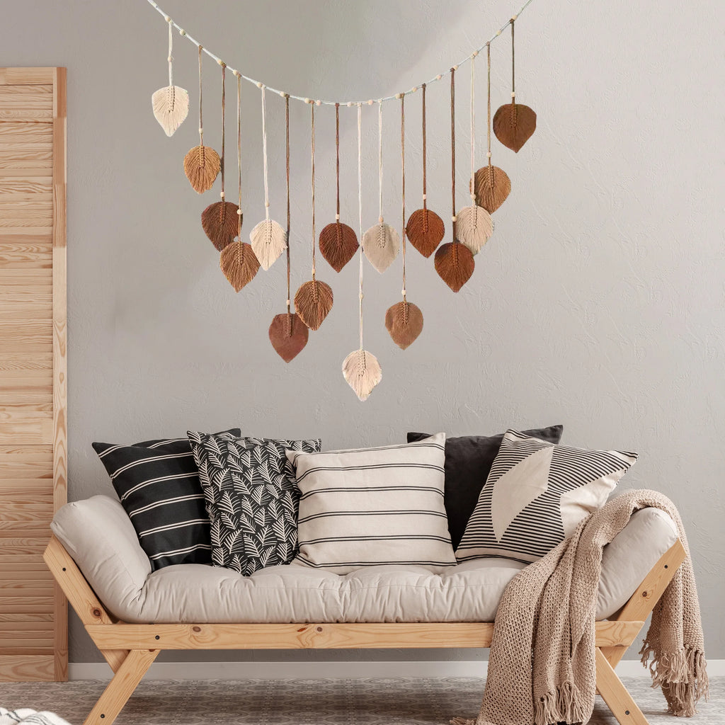 מקרמת עלים בעבודת יד