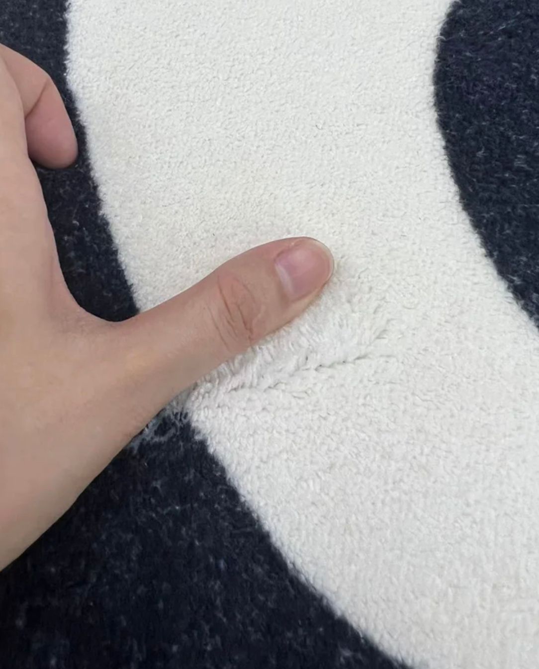 Illusion – שטיח שחור לבן אשליה