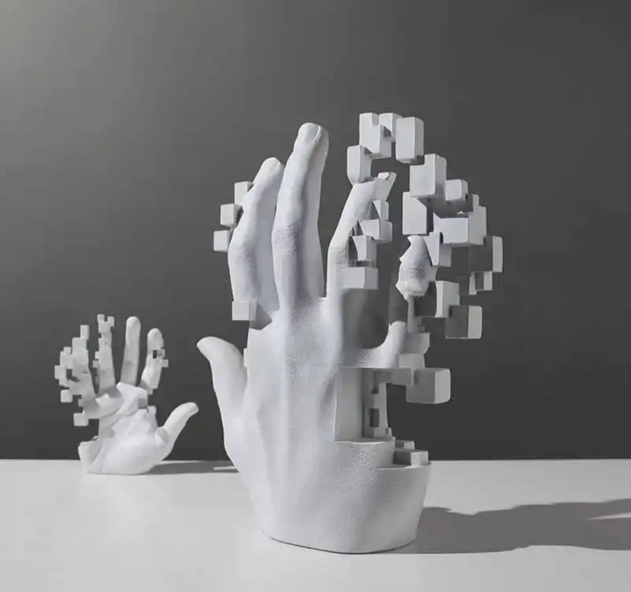 Ologram hand &#8211; פסל יד דמוי אלוגרמה