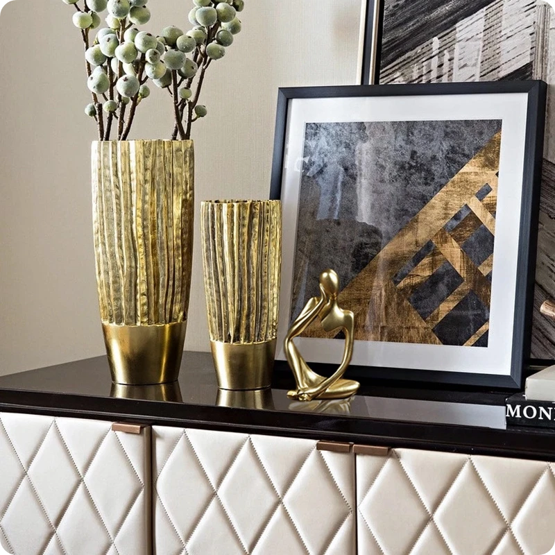 פסל האישה החושבת TRIO